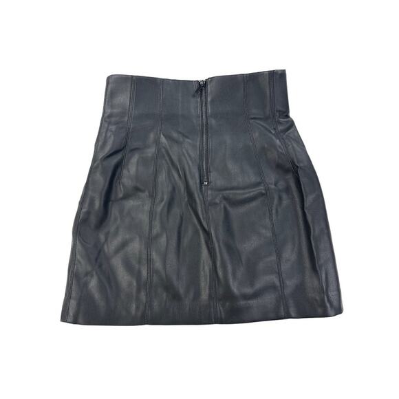 Zara - High Waisted Peather Mini Skirt in Black - Picture 3 of 3